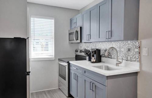 Rustic Retreats Beachy 1BR for 4 guests in the heart of Fort Lauderdale - Foto 2