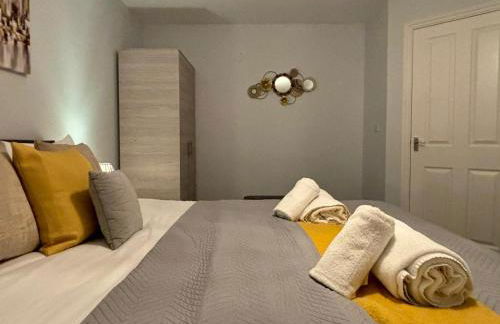 Eskdale Townhouse- Spacious 4BR ,Crawley, Free Wifi, Parking, fully equipped, contractor friendly, temporary relocations welcome, near Gatwick Airport - Foto 13