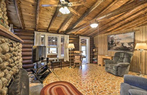 Lakefront 1930s Log Cabin with Dock and Fire Pit! - Foto 4