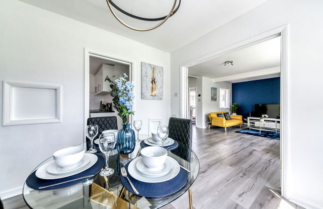 Contemporary 4 Bedroom Detached House With Parking and City Links - Foto 19