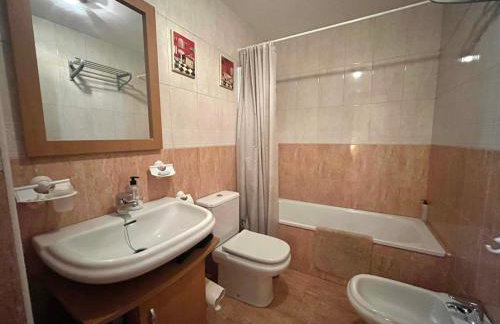 Almerimar Amplio Apartamento de 3 Habitaciones con Piscina, pista de padel, futbol y Garaje Cubierto para 2 Coches en Altas Entinas - Foto 35