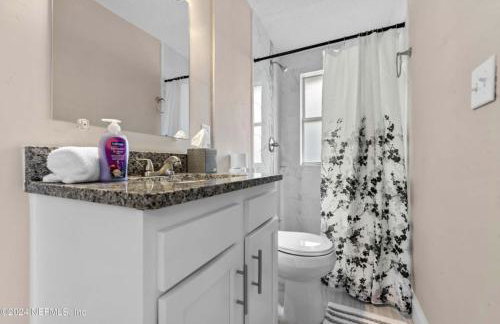 Riverside Craftsman with 3 beds and 3 baths, Pet friendly, Great neighborhood - Foto 2