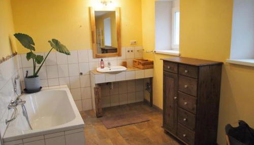 NEU Fewo im Bauernhaus mit idyllischem Innenhof und Naturgarten - Foto 2