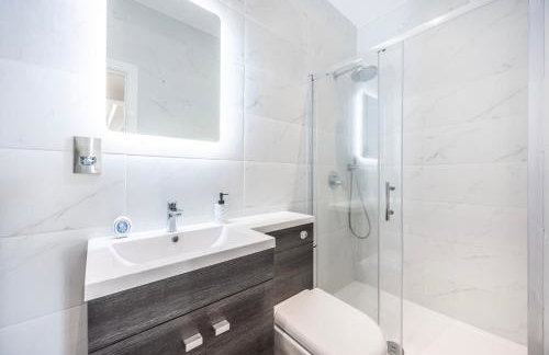 Modern 3 Bedroom Apartment with Ensuite - Foto 10