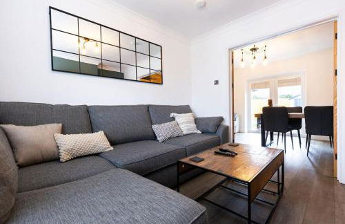 Steel Town Lodge - Contractor & Family Stay with Dart Board - Foto 4