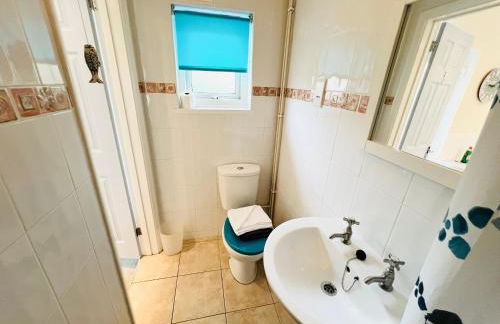 2 Bedroom Bungalow SV58, Seaview, Isle of Wight Free Wi-Fi - Photo 17