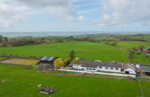 Alton Villa, Sleeps 12, Great for Families, Undercover Hotub & Games Room - Foto 22