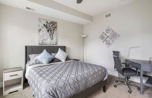 Family-Friendly 4BR Retreat Sleeps 12, Private Yard, Garage, Close to Stadiums, Casino & Downtown - Foto 34