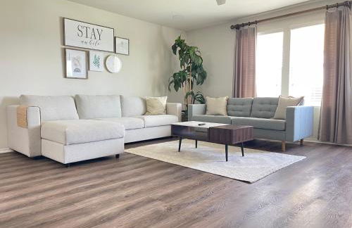 Perfect 4Bd with King Bed Vacation Home - Photo 3