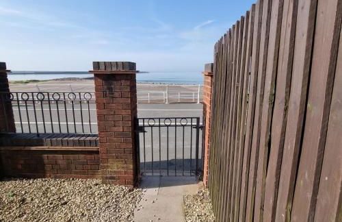 Sea Escape The Tardiis Beachfront location Aberavon beach Sea Views Driveway parking - Foto 33
