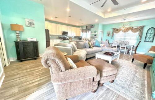 2 Fins Up, Beach Home, Private Pool , Golf Cart, 6 beds - Foto 35