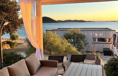 BUQEZ VILA HAJDA 16 - second row direct on the beach - Foto 1