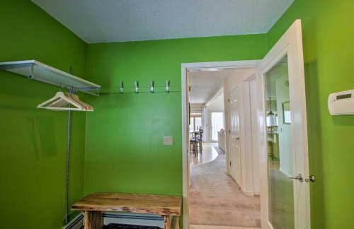 Spacious Ski-inandOut Black Mountain Home with Deck! - Foto 32