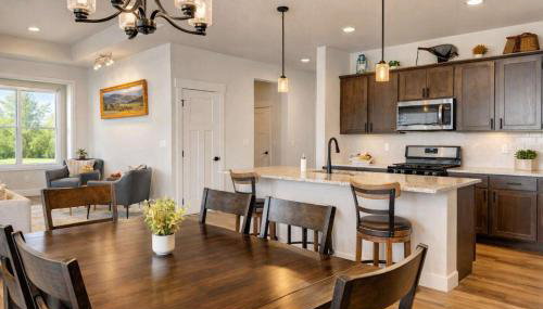 Scenic Modern Home with Private Patio & Fireplace - Foto 4