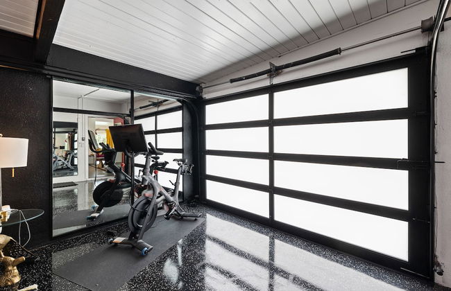 The Beverly - Photo 22