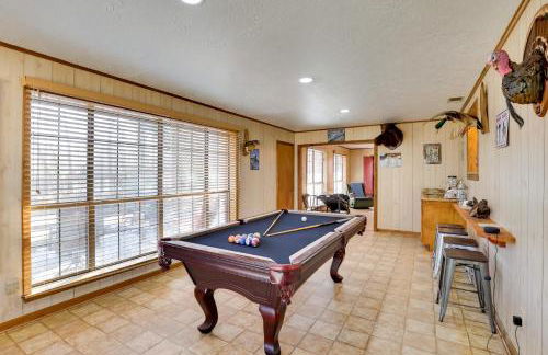 Hot Tub, Lake Access! Anglers Escape in Hemphill - Foto 5