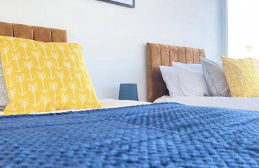 The Felix Apartments - 1 Bedroom - WIFI - FREE Parking - Photo 3