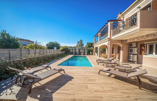 Classic Villa - Photo 4