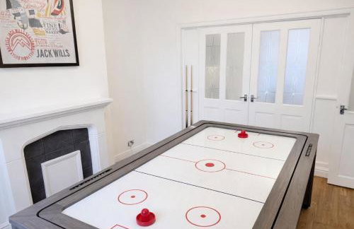 4 bedrooms 8 beds Wi-FI smart tv games room - Foto 8