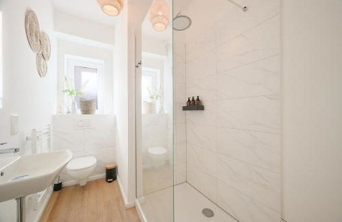 NUIT Apartment - HBF, Zentral, Helios-Klinik, Nähe Messe Düsseldorf - Photo 8