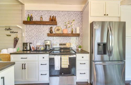 Pine Chateau Guest Cabin with Mtn Views and Sauna! - Photo 8