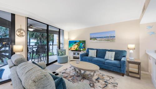 Waterfront Island Oasis! Heated Pool with Stunning View & 2 Full Bath - Foto 3