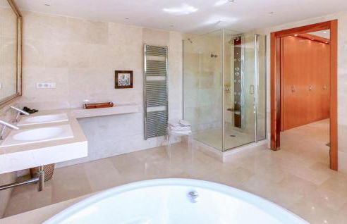 5 Bedroom Amazing Home In Cabrils - Foto 38