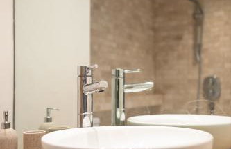 The Coach House - Beautiful Home in Cheltenham! - Photo 99