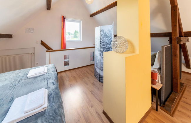 Family Villa Near Lake - Photo 2