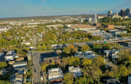 Great Family Home near Downtown - Foto 40