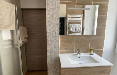 Liberté et Confort, appartement entier, moderne avec 2 chambres et cuisine équipée au coeur de Semur - Foto 21