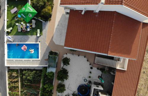 Villa Confido - Luxury 3BR Apartment with Private Pool near Trogir - Photo 23