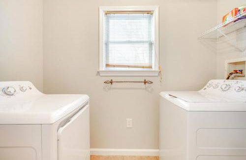 Walk to Brigantine Beach Home with BBQ and Yard - Foto 18