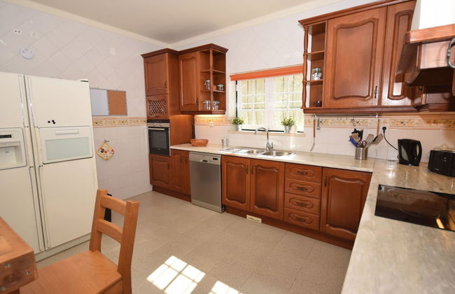 Family Retreat With Pool; Caldas da Rainha - Photo 9