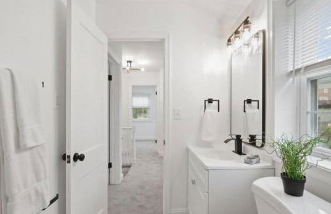 1 min to DC 8 beds sleeps 16 with yard and parking - Foto 7