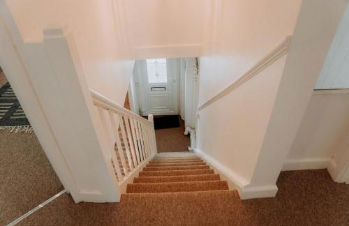 Hamilton Lodge - Cottage sleeps 8 - Photo 14