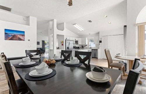 Amazing Pool Spacious 3BR House near Disney - Photo 11