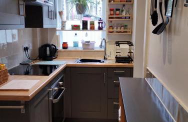 The Cobbles - Central, Parking, Netflix & Woodburner - Photo 6