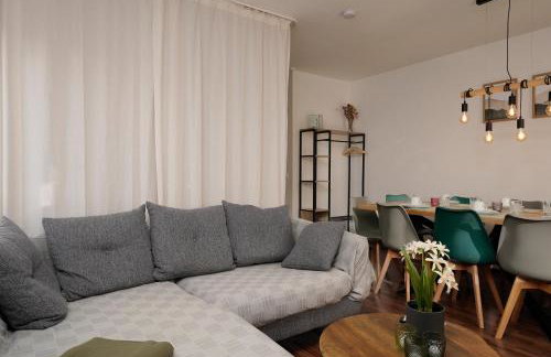 Große, gemütliche 4-Zimmer-Ferienwohnung mit guter Verkehrsanbindung im Süden von Heidelberg - Photo 4