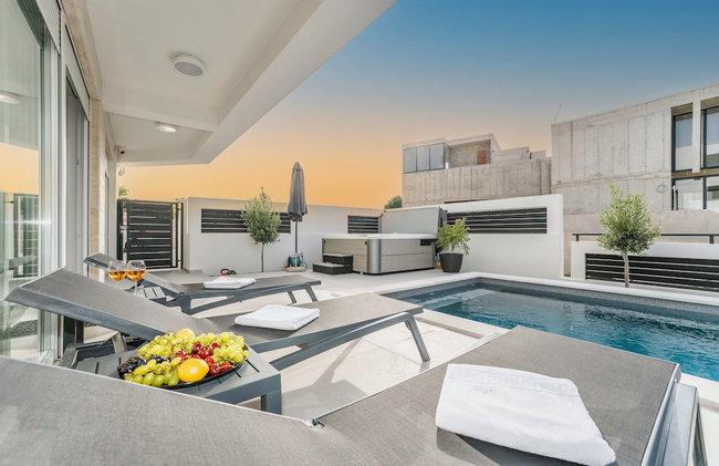 Luxury apartment Sun with private Pool and Jacuzzi - Photo 62