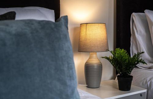 Contractors Retreat 3 bedroom house, sleeps up to 7, free parking - Foto 49