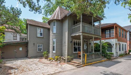 Urban Loft - City Center Walk to Everything - Photo 2