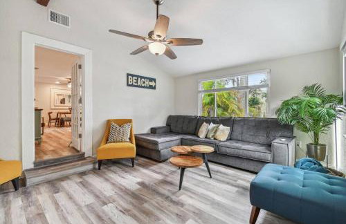 Family Friendly Beach Escape - Modern Retreat near Beaches - Sleeps 6 - Fast WiFi - Foto 1