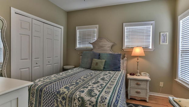 Biglows Bungalow - About a quarter mile to PRIVATE Neighborhood Beach Access, Pet Friendly, Community Pool - Foto 3, Habitación