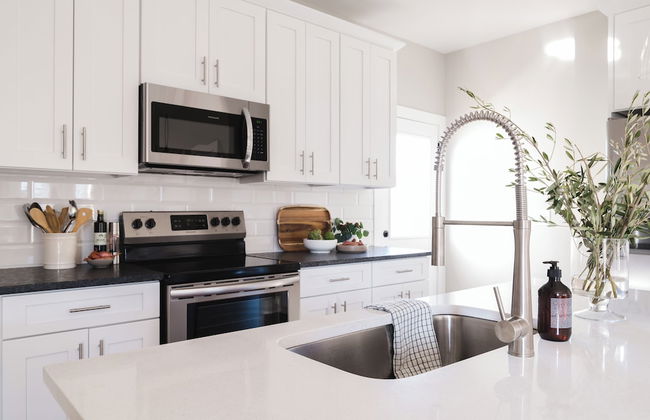 Cherokee by AvantStay – Contemporary Design in a Prime Location - Photo 24