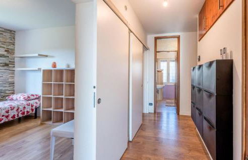 Fly House - Photo 26