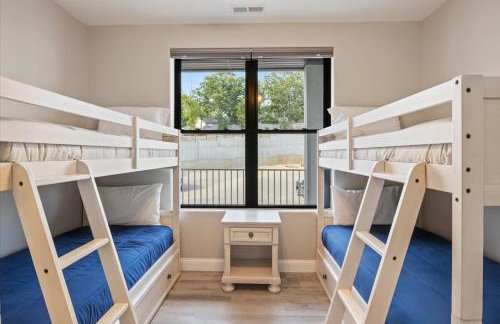 Lakefront Topsider Condo w/ Boat Slip, 2 Pools & Large Deck - Foto 35