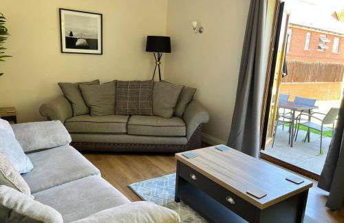 2-Bed House - Sleeps 6 - Garden Parking Wifi - Foto 8