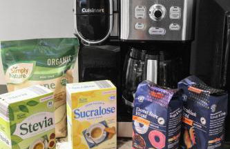 Cheerful 5-bedroom w/Screened Patio, Sleeps 10 in the heart of Fremont! - Foto 25