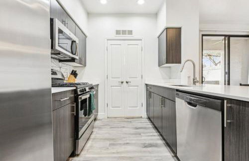 CozySuites Glendale by the stadium with pool 28 - Foto 13